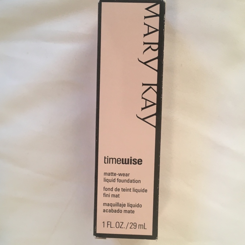 Mary Kay Liquid Foundation. Bronze 5